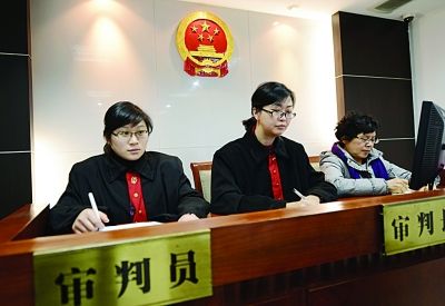 招聘法官_深圳法院法官助理招录公告解读课程视频 公务员招警在线课程 19课堂(5)