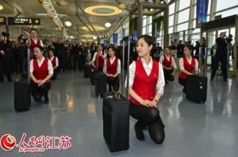 国际机场的空姐 i_1392714679_514.jpg