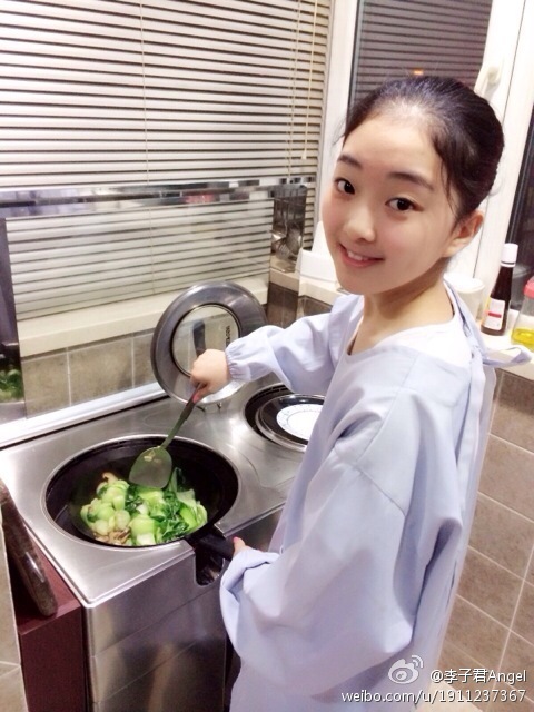 李子君在日本成女神 网友说她比金妍儿可爱