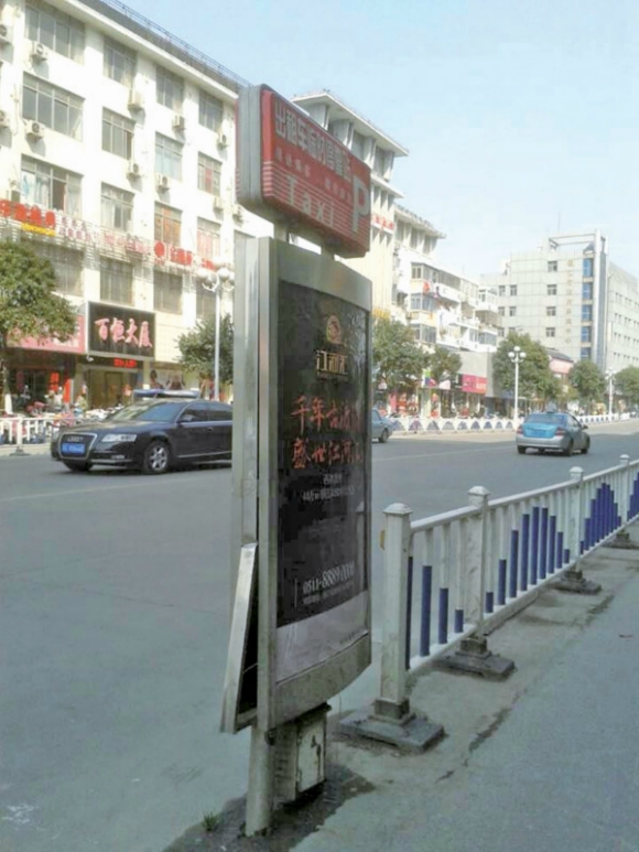 镇江市区百余出租车临时停靠站沦为摆设_江