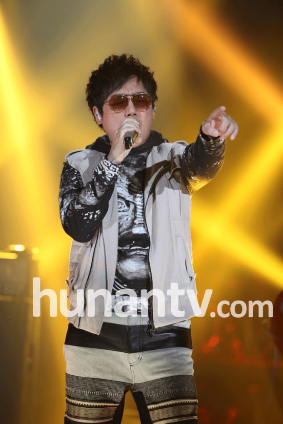 《我是歌手2》第9期韩磊夺冠 周笔畅垫底