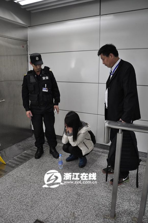 杭州90后男生不堪暴力姑娘逃跑女生1元钱地铁说对全身男友情话图片