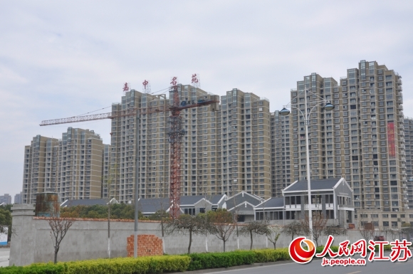 泰州嘉中名苑延迟三月未交付业主闹退房 回应