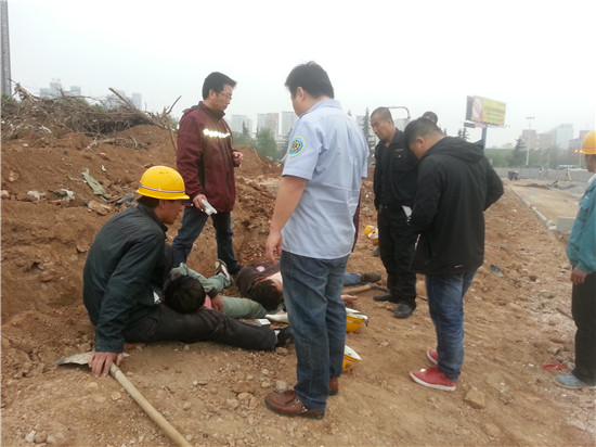 西安一工地发生斗殴事件 6名民工遭活埋获救