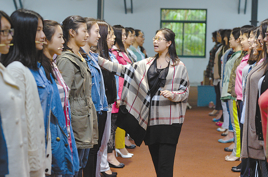 南京青奥会礼仪志愿者开始通用培训
