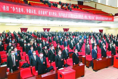 昨天，南京市第十六届人民代表大会第四次会议在南京人民大会堂胜利闭幕。 南报融媒体记者 崔晓 冯�M摄 