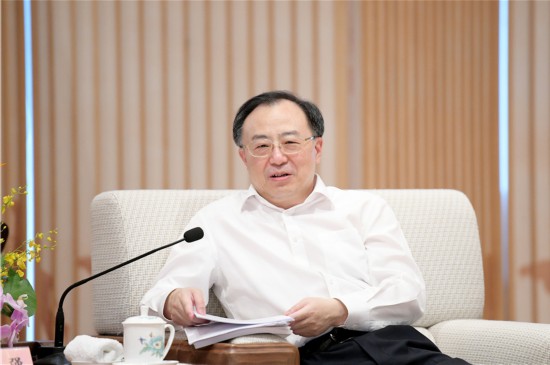 江苏省委书记吴政隆在座谈会上讲话。