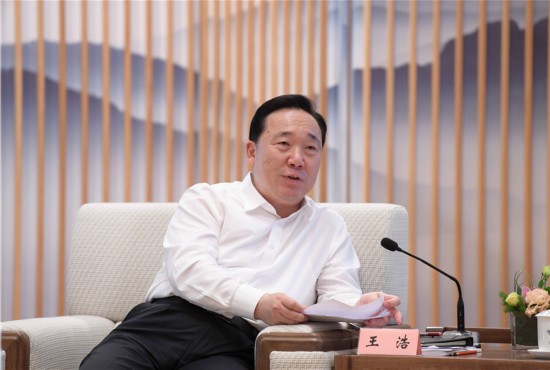 浙江省委副书记、省长王浩在座谈会上讲话。