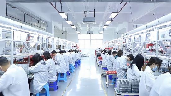 深圳聚集了大量的眼镜行业技术工人。深圳市眼镜行业协会供图