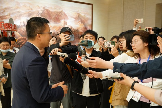 中共一大纪念馆党委书记、馆长薛峰正在接受采访。盛陈衔 摄