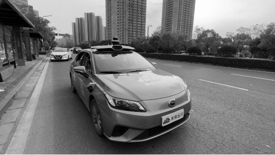 南京江心洲免費自動駕駛網約車上路 全島共39個站點
