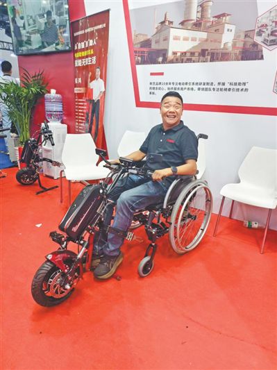 人民日報關注︱陸鴻:為殘疾人打造輪椅車頭(图2)